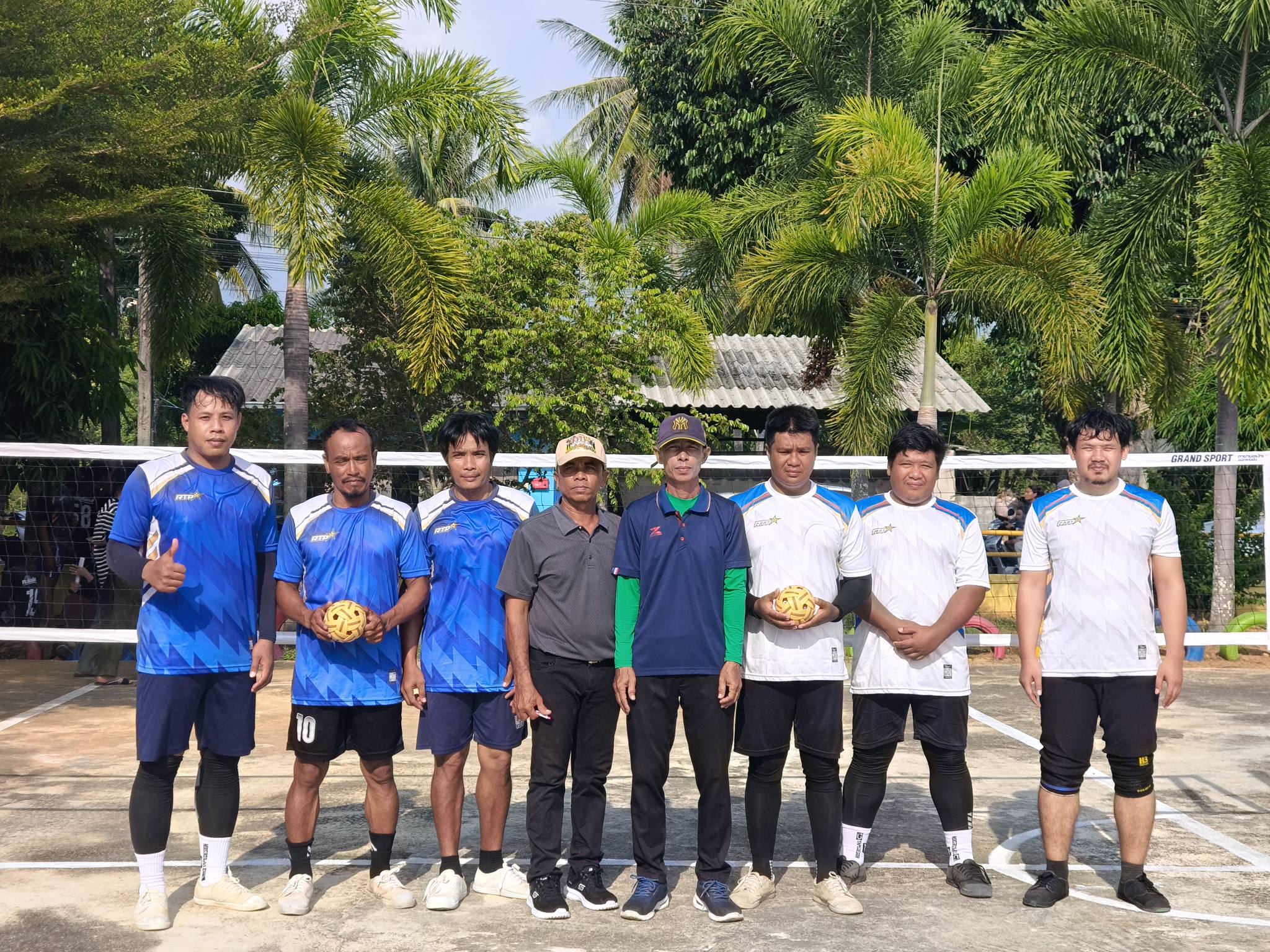ภาพบรรยากาศการแข่งขันกีฬาเซปักตะกร้อ
"ฅนทุ่งบุหลังเกมส์" ครั้งที่ 23 ประจำปี 2569
วันที่ 18 เมษายน 2569
ณ สนามโรงเรียนบ้านทุ่งบุหลัง อำเภอทุ่งหว้า จังหวัดสตูล
